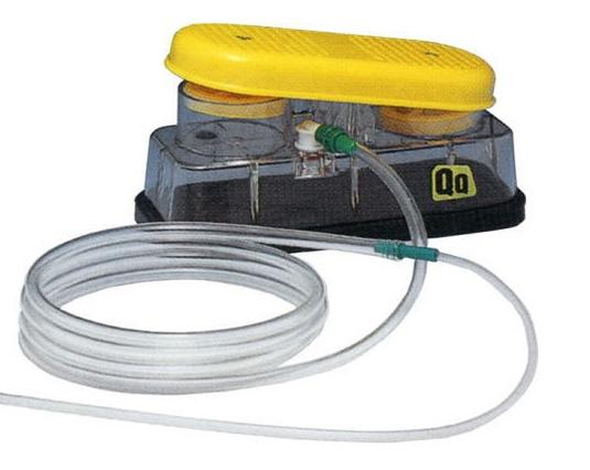 【即納品】足踏み式吸引器QQ KFS-400 吸引チューブ2m、お試し用カテーテル、収納ケース付 停電時・緊急時でも使える吸引器【吸引器】【介護用吸引器】【携帯吸引器】【防災用品】【レスキューグッズ】