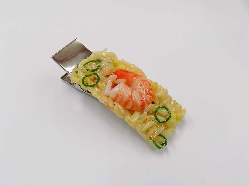樂天商城 - 【 ヘアクリップ チャーハン・海老・大 】日本製 小物 食品サンプル おもしろ プレゼント かわいい おしゃれ ハンドメイド 模型 フェイクフード フード 食べ物 パーツ 撮影 大阪 ユニーク ヘアアクセサリー