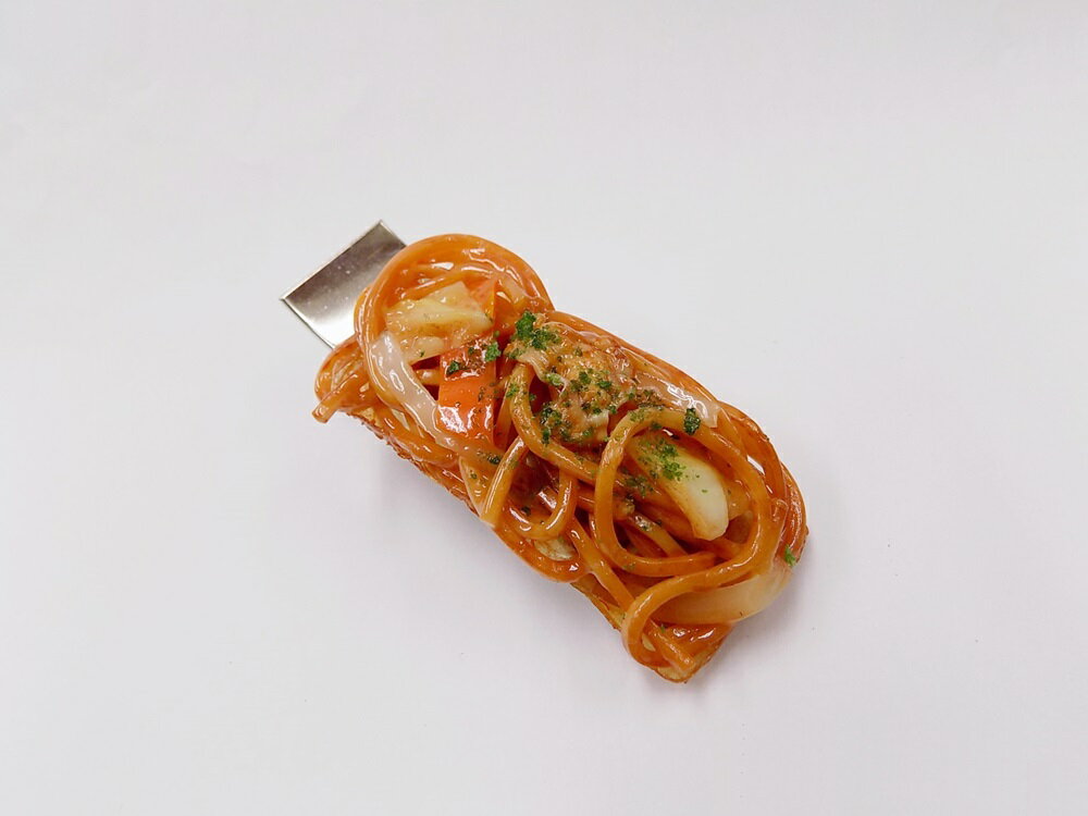 Rakuten - 【 ヘアクリップ焼きそば・大 】日本製 小物 食品サンプル おもしろ プレゼント かわいい おしゃれ ハンドメイド 模型 フェイクフード フード 食べ物 パーツ 撮影 大阪 ユニーク ヘアアクセサリー