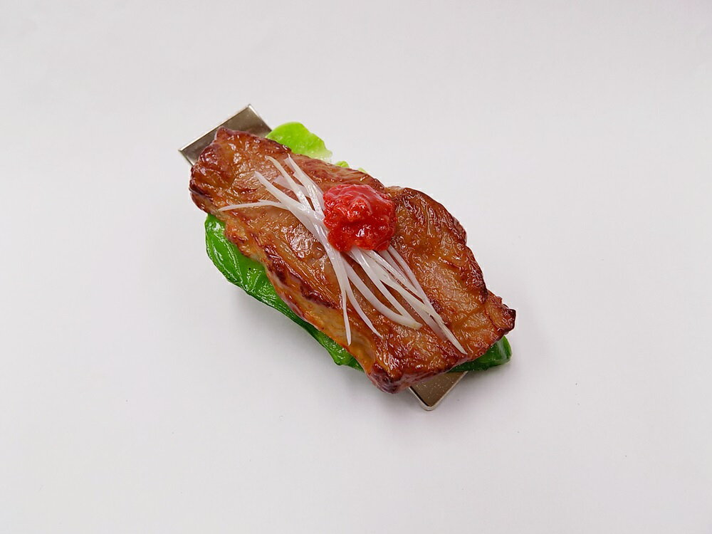 Rakuten - 【 ヘアクリップ焼肉・大 】日本製 小物 食品サンプル おもしろ プレゼント かわいい おしゃれ ハンドメイド 模型 フェイクフード フード 食べ物 パーツ 撮影 大阪 ユニーク ヘアアクセサリー