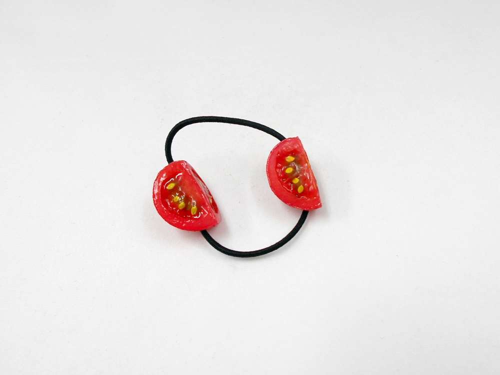 Rakuten - 【 ヘアゴム ミニトマト 1/4 2ヶ付 】 日本製 小物 食品サンプル おもしろ プレゼント かわいい おしゃれ ハンドメイド 模型 フェイクフード フード 食べ物 パーツ 撮影 大阪 ユニーク ヘアアクセサリー