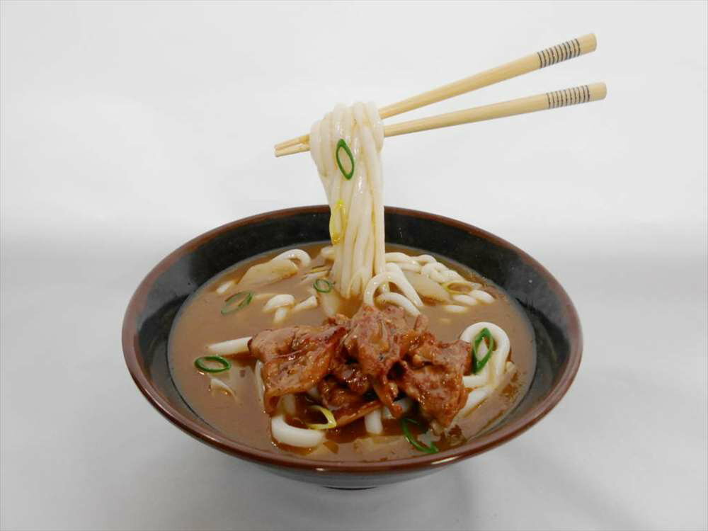 楽天森野サンプル楽天市場店【 スマホスタンドカレーうどん 】 日本製 小物 食品サンプル おもしろ プレゼント かわいい おしゃれ ハンドメイド 模型 フェイクフード フード 食べ物 パーツ 撮影 ぬい撮 ユニーク Japan 携帯 ガジェット