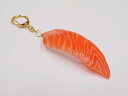 【 キーホルダー 寿司 サーモン 】 日本製 小物 食品サンプル おもしろ プレゼント かわいい おしゃれ ハンドメイド ポーチ バッグ 模型 フェイクフード ...