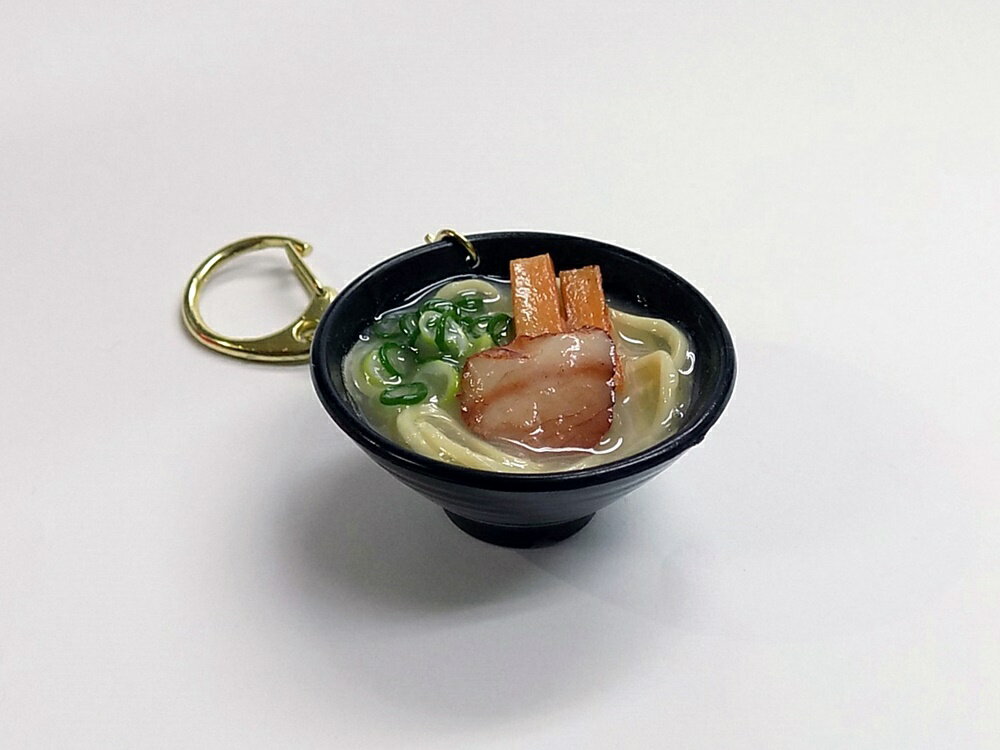 【 キーホルダー とんこつラーメン】 日本製 小物 食品サンプル おもしろ プレゼント かわいい おしゃれ ハンドメイド ポーチ バッグ 模型 フェイクフード フード 食べ物 パーツ 撮影 ぬい撮 …