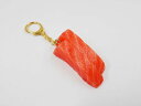 【 キーホルダー 刺身 サーモン2貫 】 日本製 小物 食品サンプル おもしろ プレゼント かわいい おしゃれ ハンドメイド ポーチ バッグ 模型 フェイクフー...