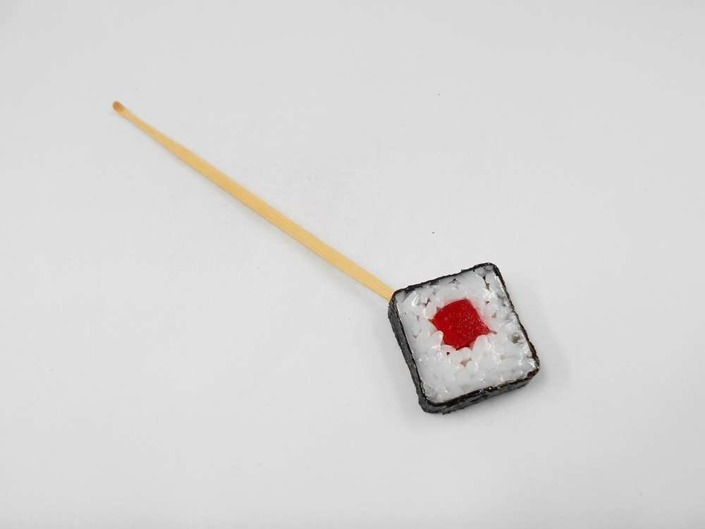 樂天商城 - 【 耳かき 鉄火巻き 】 日本製 小物 食品サンプル おもしろ プレゼント かわいい おしゃれ ハンドメイド 模型 フェイクフード フード 食べ物 パーツ 撮影 大阪 ユニーク Japan 雑貨
