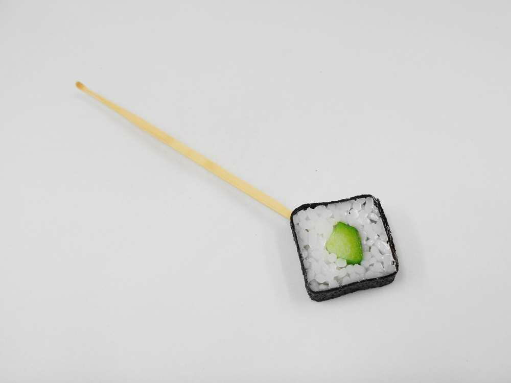 Rakuten - 【 耳かき 胡瓜巻き 】 日本製 小物 食品サンプル おもしろ プレゼント かわいい おしゃれ ハンドメイド 模型 フェイクフード フード 食べ物 パーツ 撮影 大阪 ユニーク Japan 雑貨