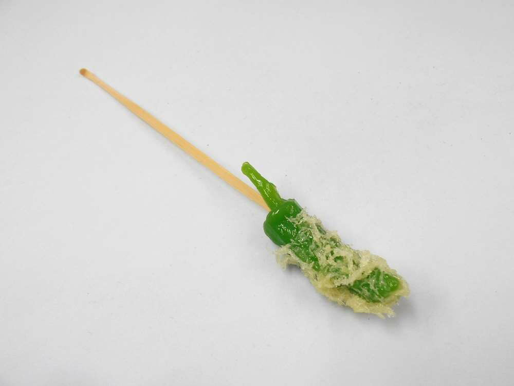 Rakuten - 【 耳かき ししとう天 】 日本製 小物 食品サンプル おもしろ プレゼント かわいい おしゃれ ハンドメイド 模型 フェイクフード フード 食べ物 パーツ 撮影 大阪 ユニーク Japan 雑貨