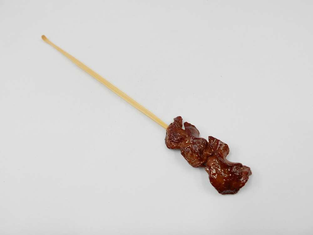 Rakuten - 【 耳かき 焼鳥ズリ・小 】 日本製 小物 食品サンプル おもしろ プレゼント かわいい おしゃれ ハンドメイド 模型 フェイクフード フード 食べ物 パーツ 撮影 大阪 ユニーク Japan 雑貨