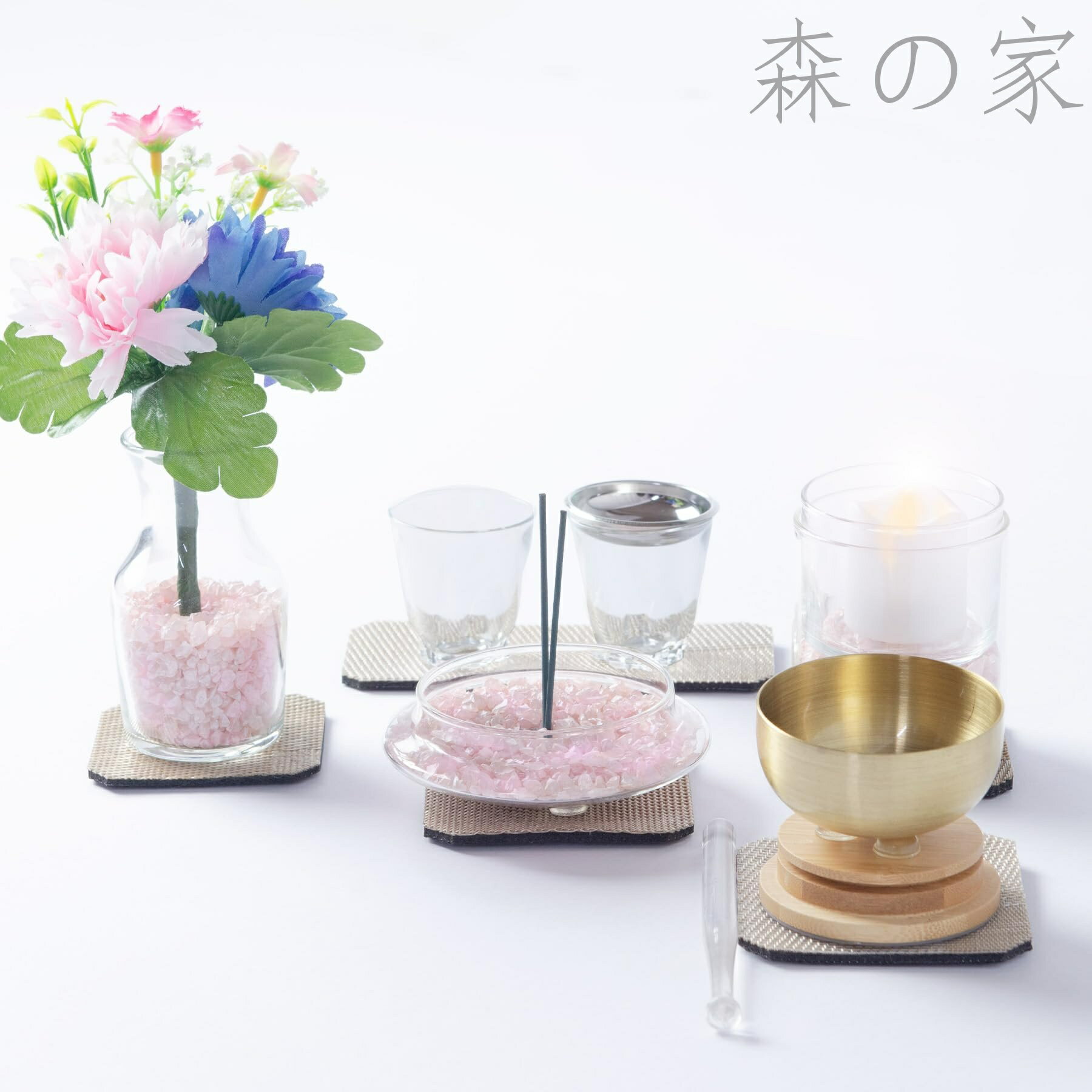 【送料無料】Te 手と手】仏具 輝き(きよら) ガラス仏具11点セット仏具セット ご飯入れ 水入れ 香炉 花立 ローソク立て リン一色セット 仏具敷5点セット LEDキャンドル 香炉砂桜色 専用造花