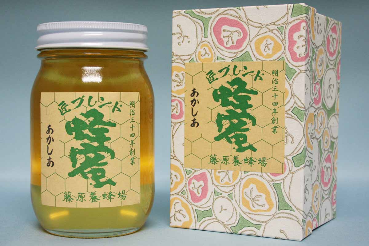 藤原養蜂場の『蜂蜜 600g瓶（箱入）』「あかしあ」「栃と百花蜜」の2種からお選びください。