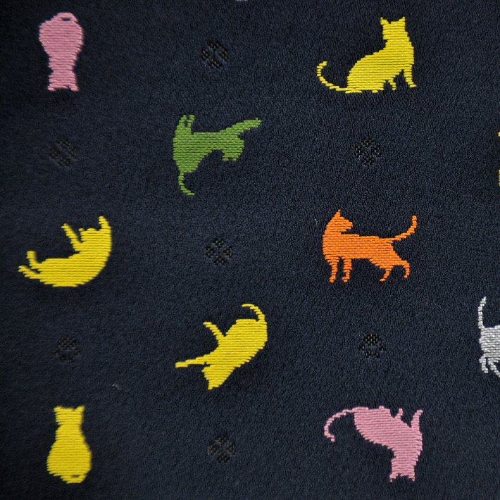 金襴 生地 西陣織 動物 猫 濃紺 不織布無し j-1 和柄生地 つまみ細工 和風生地 和柄 金襴