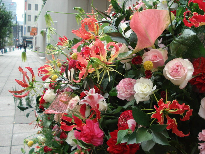 特別なスタンド花（アレンジメント・フラワースタンド）〜フェスティバル〜豪華を超える豪華さ〜各種お祝いや催事・イベントに驚きを♪♪スタンド花よりすごい！