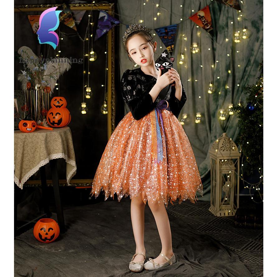 商品説明ハロウィンの時期がやって来ました。可愛いお子様にコスプレ衣装は如何でしょうか。可愛らしくて、愛らしい、魔女のコスプレ衣装。背中にジッパーがあり、被って着るタイプで脱着が楽です。その年その年で大きくなるお子様の思い出に残るお写真を、コスプレ衣装を着飾ってみませんか。毎年、各地で行われる、クリスマス /ハロウィン/ パーティーや 仮装パーティーに参加してみては如何でしょうか。ディズニーランド USJ テーマパークなどに出掛けて、イベントの雰囲気を十分に味わってください。商品情報【セット内容】ドレス+帽子+魔法の杖【素材】ポリエステル【カラー】写真参考【サイズ】100/110/120/130/140/150/160バスト 62/66/70/74/78/83/88ウエスト 60/64/68/72/76/81/86着丈 58/63/65/70/75/81/87ご注意ください予告なく在庫を切らしている場合は、改めてメールにて連絡させていただきます。モデル着用写真は画面上のカラーと実物では、多少色味が