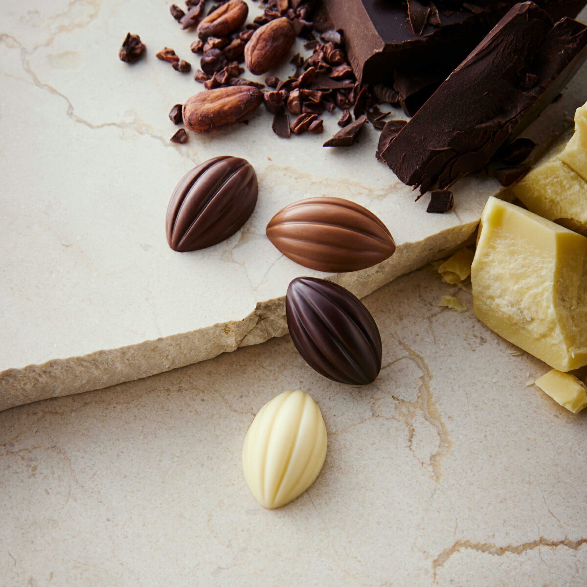 モロゾフ フェイバリット 14個入バレンタイン 2026 期間限定 チョコレート ボンボンショコラ フルーツ ナッツ はちみつ コーヒー お酒不使用 アソート 詰合せ プレゼント ギフト 公式