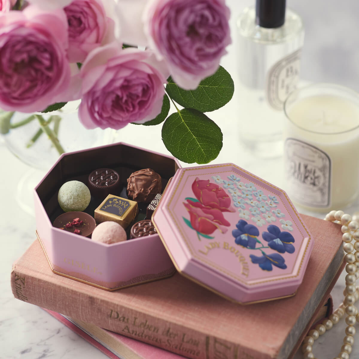 モロゾフ レディブーケ 8個入バレンタイン 2026 新商品 期間限定 チョコレート ボンボンショコラ トリュフ フルーツ 花 アソート 詰合せ 缶 高級感 プレゼント ギフト プチギフト 公式