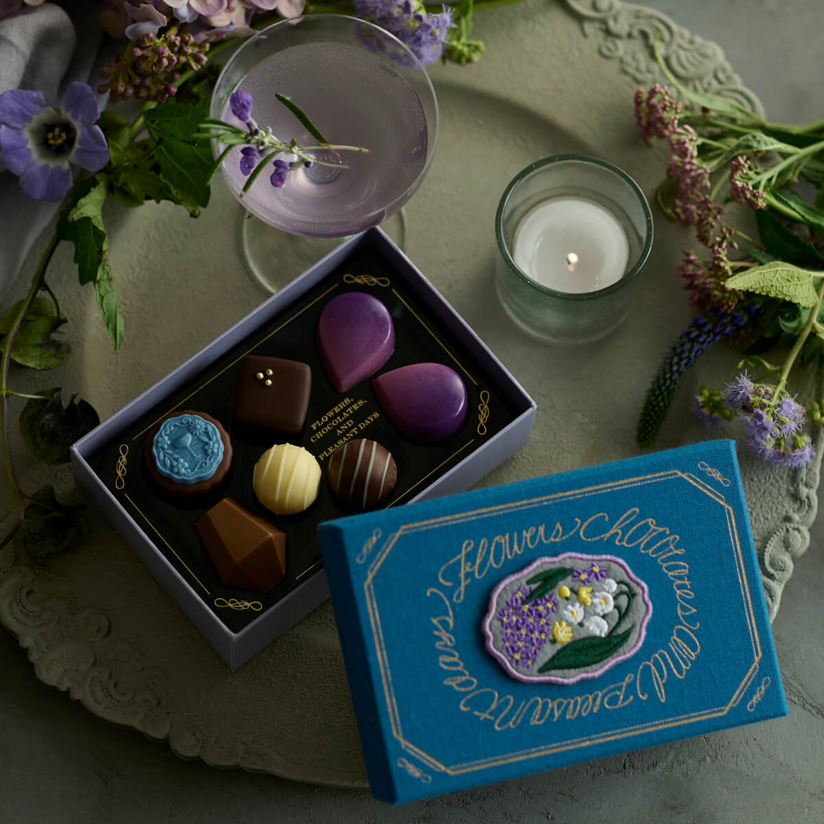 モロゾフ 満月とネコのねごと 7個入バレンタイン 2026 期間限定 チョコレート ボンボンショコラ トリュフ フルーツ 花 ハーブ 洋酒 アソート 詰合せ 布貼りボックス おしゃれ 大人 プレゼント ギフト 公式