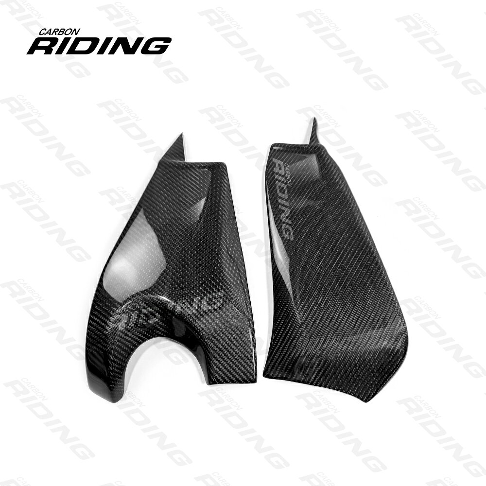 【材質】 ドライカーボン 【適合車種】 Ninja ZX-6R 2013-2026 ※掲載画像には、すべて実物を撮影した写真を使用しております。 ※ただし、撮影時の照明やご覧いただくモニター環境等により、実際の商品とは色味や質感が若干異なって見える場合がございます。あらかじめご了承ください。 ※輸入品のため、製造・輸送・通関状況等により、納期が前後する場合がございます。あらかじめご了承のうえ、ご注文ください。 ※カーボン製品は一つひとつ手作業で製作されているため、仕上がりや形状には個体差がございます。また、車両や製品の個体差により、取り付け時に微調整が必要となる場合がございます。 ※フレーク入り仕様は、ベースとなるカーボン柄をご指定いただけます。ご指定がない場合は、綾織カーボンにて製作・出荷いたします。 ※フレーク入り仕様は、ゴールド・グリーン以外のカラーも追加料金なしでワンオフ製作が可能です。ご希望のカラーがございましたら、ご注文前にメールにてお問い合わせください。