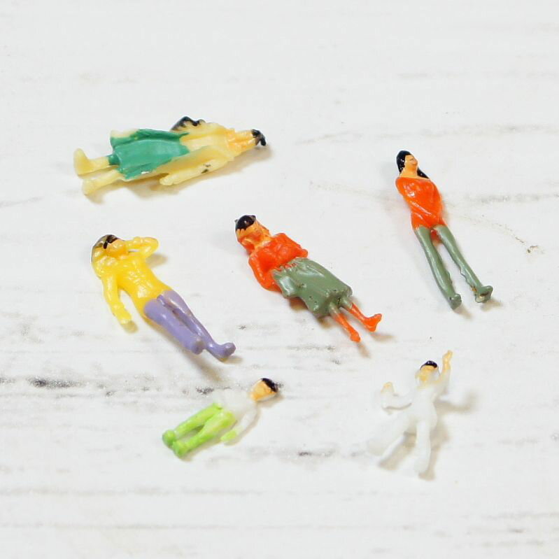 ミニサイズ 街の人々 高さ1.8cm前後 全6種類ミニチュア　ジオラマ　動物模型 苔テラリウム おもちゃ フ..