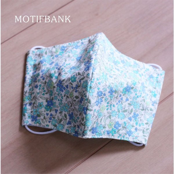 【S】 立体マスク 子供用サイズ 裏:Wガーゼ 表：ライトグリーン小花（綿100％）