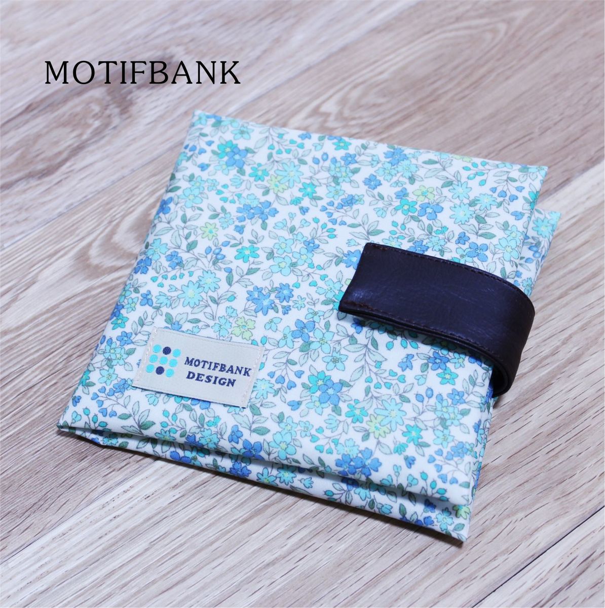 【ハンドメイド】 携帯用ボックスティッシュケース つや消しラミネート仕様 (リバティー風Xブルー)