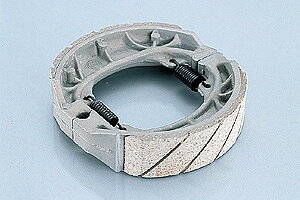商品説明高温時でも変質の少ない、グロップの良い特殊ライニングは、パターン「溝」によって冷却効果を高めて、粉じんをたまりにくくし、ブレーキの「効き」を持続させます。仕様・規格■メーカー■・KITACO[キタコ]■メーカー品番■・770-1013030■JANコード■・4990852120185■適合車種■・キャビーナ50■詳細■○タイプ：リア○ノンアスベスト材使用▲注意点▲※ブレーキ関連パーツの整備は重要ですので、整備士に依頼することをおすすめします。※ブレーキシューは消耗品ですので、ライニング材の残量が1mmになった時点で、新しいシューと交換してください。※適合について不明点がございましたら、お問い合わせ下さい。 弊社の取り扱い商品はバイクパーツ、バイク用品となります。 ※車両販売（オートバイ本体の販売）は行っておりません。 商品画像で、車両全体もしくは車両の一部が写っている画像がございますが、それらは商品の装着イメージとしての画像であり、車両そのものではありません。