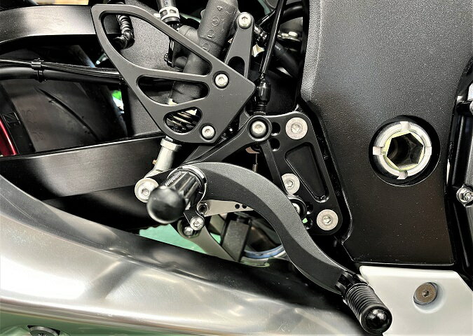 【抽選で最大100％ポイントバック】BEET ビート H/B (SV)固定 W.P SUZUKI スズキ GSX1300R 隼(21-) シルバー 0111-S41-20BEET ビート H/B (SV)固定 W.P SUZUKI スズキ GSX1300R 隼(21-) シルバー 0111-S41-20