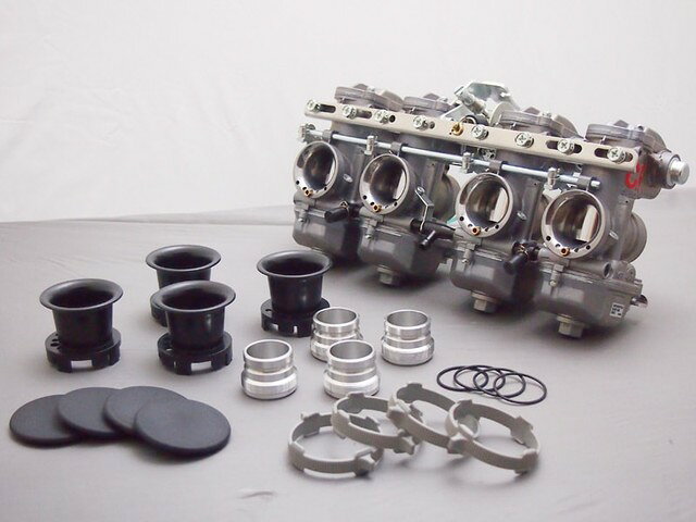 【対応車種】 [Z1/Z2,Z1000/Z900/Z750] / 他社メーカー品■ 画像について・掲載画像はイメージです。色味・仕様等は実物と異なる場合があります。・トップ画像が別商品・別カラーの場合があります。2枚目以降や商品ページ記載を必ずご確認ください。・全体画像や別カラーの画像が含まれる場合があります。ご購入前にメーカー公式サイトの情報をご確認ください。・画像を理由とした返品・返金は承っておりません。■ メーカーおよび当ショップからのご案内・メーカー在庫のある商品は、数日以内に出荷いたします。・製品の多くは受注生産品です（目安：3〜6か月以上・特殊な商品の場合注文数がそろい次第生産開始の商品もございます。）・納期は変動いたします。お急ぎの際やご不明点は【お問い合わせ】にて事前確認をお願いいたします。・メーカーや当店の都合によりご案内にお時間をいただく場合があります。1週間経過しても連絡がない場合は、お手数ですが再度お問い合わせください。■ 商品に関する注意・オプション品は別売りです。・商品によっては［PDF］図面や［YouTube］動画等の案内がございます。必ずメーカー公式サイトをご確認ください。・サイズや種類の選択欄が表示されない場合があります。その際はご注文前にお問い合わせください。■ 取扱い・販売に関する注意・ネット限定品や当店でお取り扱いできない商品が掲載される場合があります。その場合はキャンセル処理とさせていただくことがございます。■ キャンセル・返品・交換について・受注生産品は、メーカーへの正式発注後のキャンセルはお受けできません。ご注文前に必ず納期をご確認ください。・ご注文確定後のキャンセル・返品・交換はお受けできません。・メーカー完売・廃番の場合のみ、当店よりご連絡のうえキャンセルとなります。■ 出荷・検品について・メーカーで出荷前に開封・検品を行う場合があります。・その際、外箱の封緘テープを一度開封して発送する場合がありますが、これを理由とする返品・交換は承っておりません。・テープ状態の個別確認のご要望には対応いたしかねます。
