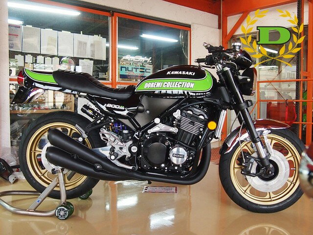 Z900RS 4�ܥ����������ȥޥե顼 �졼����4(�֥�å�) �ɥ�ߥ��쥯����� 35200