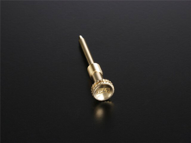 YOSHIMURA ヨシムラ YD用 ラージアジャストスクリュー YD用ラージアジャストエアスクリュー 792-020-0230メーカー名 : YOSHIMURA ヨシムラメーカー品番 : 792-020-0230JANコード : 4560297552034商品名 : YD用 ラージアジャストスクリュー YD用ラージアジャストエアスクリューアイドルアジャストスクリューダイヤルを大型化することで操作性を飛躍的に向上させることが可能です。エアアジャストスクリューをダイヤル化することにより、調整時に必要だったマイナスドライバーが不要になります。◆本製品の取付けに関して、ヨシムラダイアリーで詳しく紹介をしています。キャブレターの可能性(BIKE BROS.)CR-MJNキャブレター(BIKE BROS.)※画像はイメージの商品がございます。※詳しくはメーカーホームページにてご確認ください。(詳細寸法・その他適合車種・注意事項・画像・等々)※タイトルに在庫有り商品の場合、複数店舗で同時に販売しておりますので、ご注文を頂きました時点で稀に他店舗にて完売してしまい、欠品となってしまう場合がございます。今後の入荷予定も確認させて頂き、入荷困難な場合は誠に勝手ながらご注文のお取消しをさせて頂く場合がございます。※在庫管理につきましては、出来る限りのこまめな更新を心掛けておりますが、リアルタイムでの更新が困難な為、万が一欠品の際はご了承頂けます様宜しくお願いいたします。また、メーカー価格が常に変動しておりますので、価格が変わってしまっている商品があった場合、ご注文後にご連絡する場合がございます。※商品ページ作成時には細心の注意を払い作成をしておりますが、商品説明文や販売価格等の記載ミスにより、お客様に間違った情報を提供してしまう可能性もございます。その場合、誤記載内容によっては、お客様に連絡後お取引を一旦キャンセル処理をさせていただく場合がございます。予めご了承頂けます様宜しくお願いいたします。※商品のご注文にあたり、予めお客様ご自身でメーカーホームページでお調べ後、品番確認後ご注文頂けます様宜しくお願いいたします。品番違いによる商品返品、返金、補填等は一切出来ませんのでご了承下さい。※メーカー側で後継品番や代替品品番に変更となる場合もございますので、予めご了承下さい。※商品ページタイトルに在庫ありの記載が無い商品は、メーカー取り寄せとなっております。※メーカーに在庫がある場合は1週間前後で発送いたします。※メーカー欠品・販売中止・仕様変更等により商品がご用意出来ない場合もございます。その場合ご注文のキャンセル、または変更にて対応させて頂く場合がございます。また、メーカー欠品時、入荷まで長らくお時間を頂く場合がございます。納期日程を問い合わせにてご連絡させて頂きますので宜しくお願いいたします。
