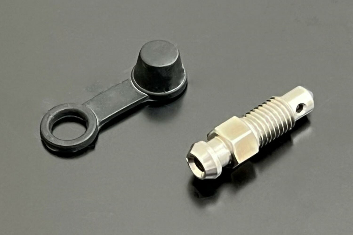 【12/1限定！数量限定クーポン配布！エントリーでP3倍！】 PMC(ピーエムシー) バイク用 ブレーキ関連 Z1/Z2 ステンレス・スペシャル ポリッシュシリーズ キャリパーブリーダー 81-3140