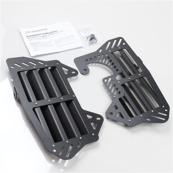 メーカー ：ダートフリーク/DIRTFREAK 品番 ：F4059(ZE52-3010) 定価(税込) ：17,600円 適合車種： CRF1000L AFRICA TWIN　：　2016-2019年式 こちらの商品は展示、未使用品です。 保管時についた微細な傷、パッケージの痛み等がある場合がございます。 アウトレット品のためメーカー保証はございませんが、 初期不良が確認された場合は弊社にて返品対応させていただきます。 -商品説明- 純正ルーバーの上から取付け可能。 飛び石や泥等からラジエターコアを保護するアルミ合金製コアガード。 フレームとルーバーを別体にすることで剛性を増しつつ、ルーバーがコアをしっかりガードしながらも、確かなエアーフローを生み出し、 変わらないラジエター性能をキープする。走行不能を引き起こすラジエーター損傷を未然に防ぐオフロード走行必須ガード。 素材：アルミ合金 表面処理：サンドブラスト ブラックアルマイト仕上げ 厚さ：2mm　