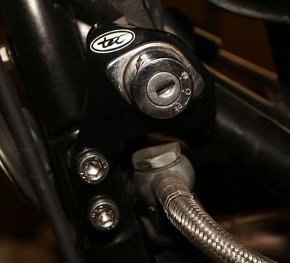空冷 ボンネビル T100 SE, スラクストン, スクランブラー イグニッション キー 移設ブラケット TEC