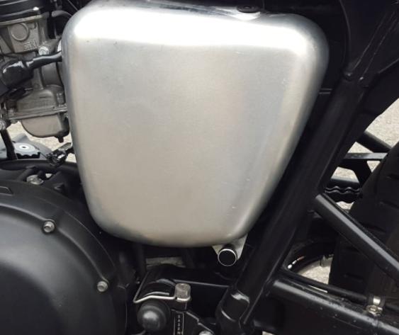 Motone(モートーン）サイドパネルボルト ブラック/コントラスト トライアンフ キャブ/FI 空冷