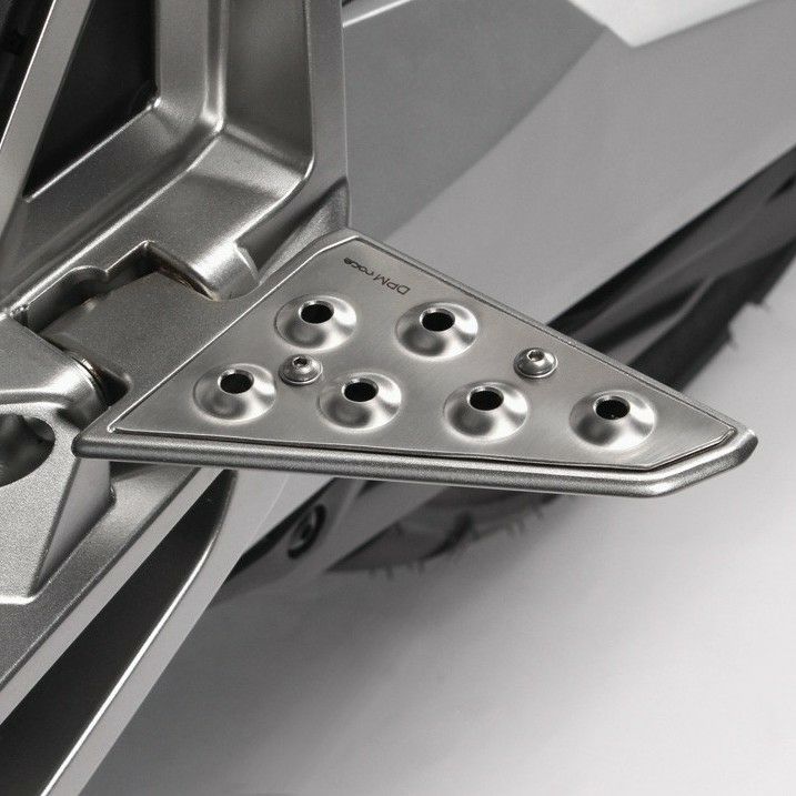 X-ADV パッセンジャーフットレスト プレート シルバー DPM