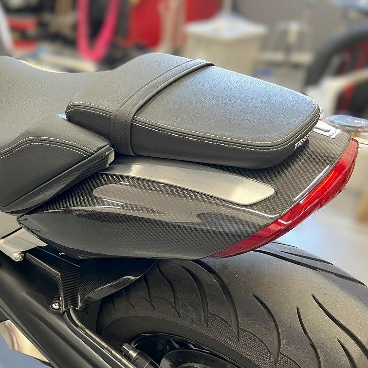 トライアンフ ロケット3R/ロケット3GT テールカウル ドライカーボン SPEEDRA