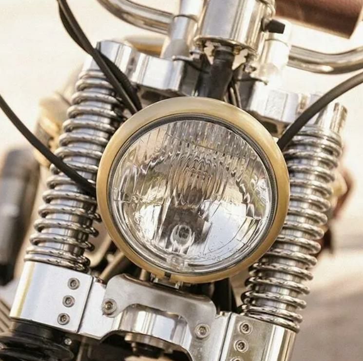 トライアンフ 空冷ツインボンネビルT100/SE/スピリット/スクランブラー900/スラクストン900 パンテラス..