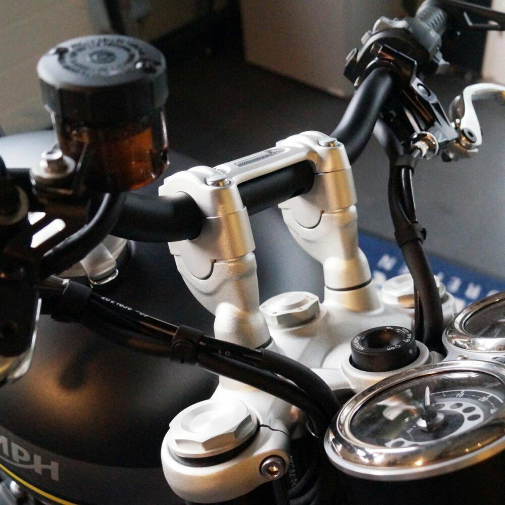 トライアンフ スピードツイン900 (2025-) ハンドル ライザー 25mmUP VOIGT MOTO TECHNIK