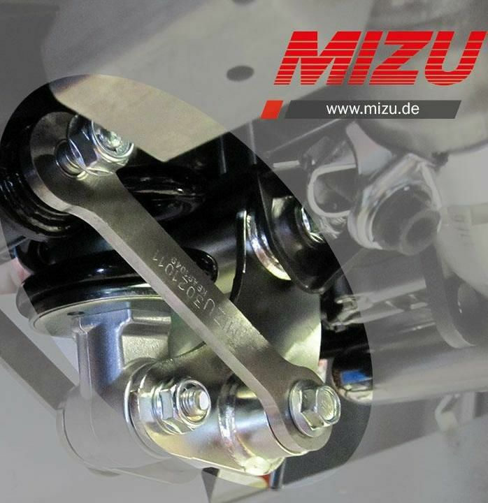MIZU製のローダウンキット。 35-40mm車高を下げる事ができます。 複数車種への適合を持つ商品に関しましては車種によりダウン量が異なる場合がございます。 詳しくは適合に記載のあるダウン量をご確認下さい。 また、適合年式内におきましても型式の異なる車両におきましては適合外となる場合がございますので、ご購入の際におきましては必ず型式をご確認下さい。 【適合】 Suzuki GS500 (03-06) 型式：BK / ダウン量：40 mm GS500E/EU (01-06) 型式：WVBK / ダウン量：40 mm GS500E/EU (89-00) 型式：GM51A / ダウン量：40 mm GS500E/EU (89-00) 型式：GM51B / ダウン量：40 mm GSX-R1000 (05-06) 型式：WVB6 / ダウン量：30 mm GSF1200 バンディット/S (01-03) 型式：WVA9 / ダウン量：35 mm GSF1200 バンディット/S (04-05) 型式：WVA9 / ダウン量：35 mm GSF1200 バンディット/S (06-) 型式：WVCB / ダウン量：35 mm GSF1200 バンディット/S (96-00) 型式：GV75A / ダウン量：35 mm GSF1250 バンディット (07-) 型式：WVCH / ダウン量：35 mm GSX1250F (09-) 型式：WVCH / ダウン量：35 mm 【素材】 スチール 【仕上げ】 亜鉛メッキ 【メーカー】 MIZU (ミズ)