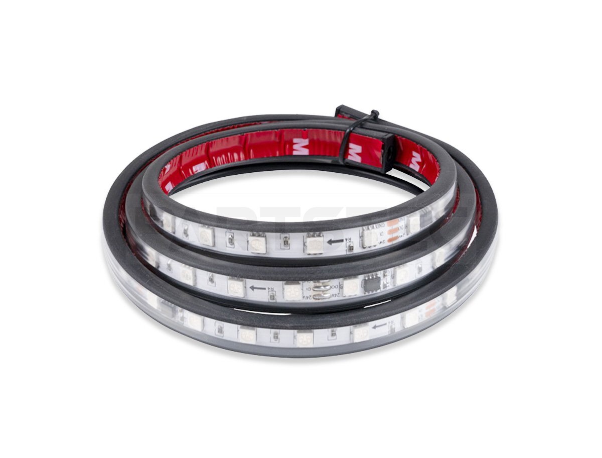 【商品説明】 DC24V用のRGB LEDテープライトです。 多彩な点灯カラーや点灯パターンにより、ドレスアップ効果が期待できます。 点灯パターンやカラー切り替えは付属の専用リモコンで操作可能です。 IP67相当の防水性能を備えており、車内はもちろん車外での使用にも対応します。 平日午後3時までの決済完了、または代金引換は当日発送となります。土日祝日、当社休業日を除きます。 【商品詳細】 LED：RGB 対応電圧：DC24V 点灯操作：専用リモコン 点灯パターン：10パターン以上 長さ：ライト約100cm 配線約140cm 【セット内容】 LEDテープライト リモコン付き ×1 【参考適合】 DC24V車 汎用品 ※必ずサイズや形状をご確認の上ご購入ください。【注意事項】 タイトル記載車種は適合を保証するものではございません。必ずサイズをご確認ください。 長時間の連続点灯は、熱により商品破損につながる可能性がございます。 防水仕様ですが、海外製品のため追加の防水処理をおすすめします。 お客様の確認不足による返品や交換はお受けできません。 取扱説明書は付属しておりません。 検品後に発送するため、開封跡が残る場合がございます。 海外製品のため、輸送中の小傷や汚れがある場合がございます。