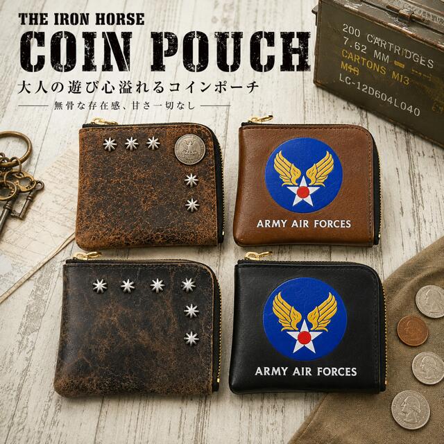 商品情報素材/材質牛革　100%鉄（ビンテージ鉄プレス）サイズ/寸法縦10.0　横14.0　マチ1.0重さ40~50g（レザーのみにより個体差あり）その他商品説明L字ファスナーを開くと、中央に小銭、両サイドには二つ折りのお札やカードを収納できるシンプルで使いやすい設計。コンパクトながら必要なものをしっかり収納でき、普段使いはもちろん、セカンドウォレットとしても活躍します。注意モニター発色の具合により色合いが異なる場合がございます。摩擦や汗、雨などによる水濡れにより色落ちし、白色や淡色系の洋服等への色移りする可能性があります。特に使いはじめや湿った状態でのご使用には十分ご注意くださいますようお願い致します。THE IRON HORSE　コインポーチ 使い込むほどに味わいをます本物志向のレザーアイテム 5