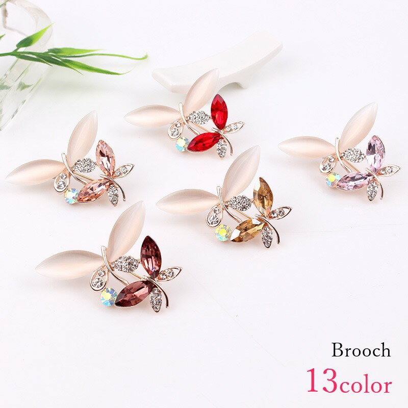 送料無料 ブローチ バッヂ レディース 女性 アクセサリー 蝶 バタフライ ラインストーン シルバーカラー ホワイト ピンク ブルー シンプル かわいい キュー...