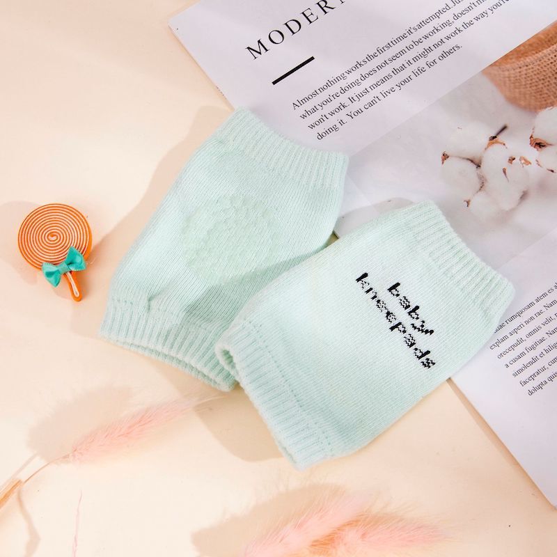 送料無料 ひざ当て ベビー用 赤ちゃん ニーパット 膝当て 膝用サポーター 滑り止め付き 英字ロゴ 歩行練習 ハイハイ 子供用 男の子 女の子 かわいい 柔がい 出産準備 出産祝い ギフト 黒 緑 ピンク グレー ネイビー 青 2