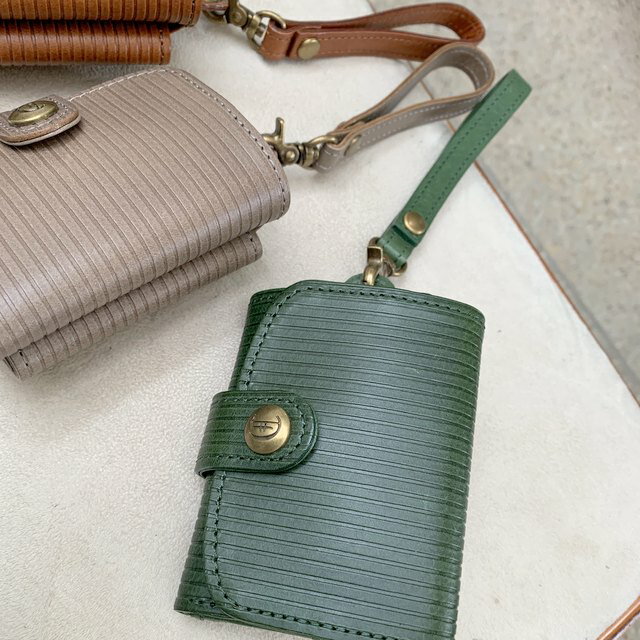 CLEDRAN（クレドラン）レザー マルチキーケース RAY MULTI KEYCASE CL3367