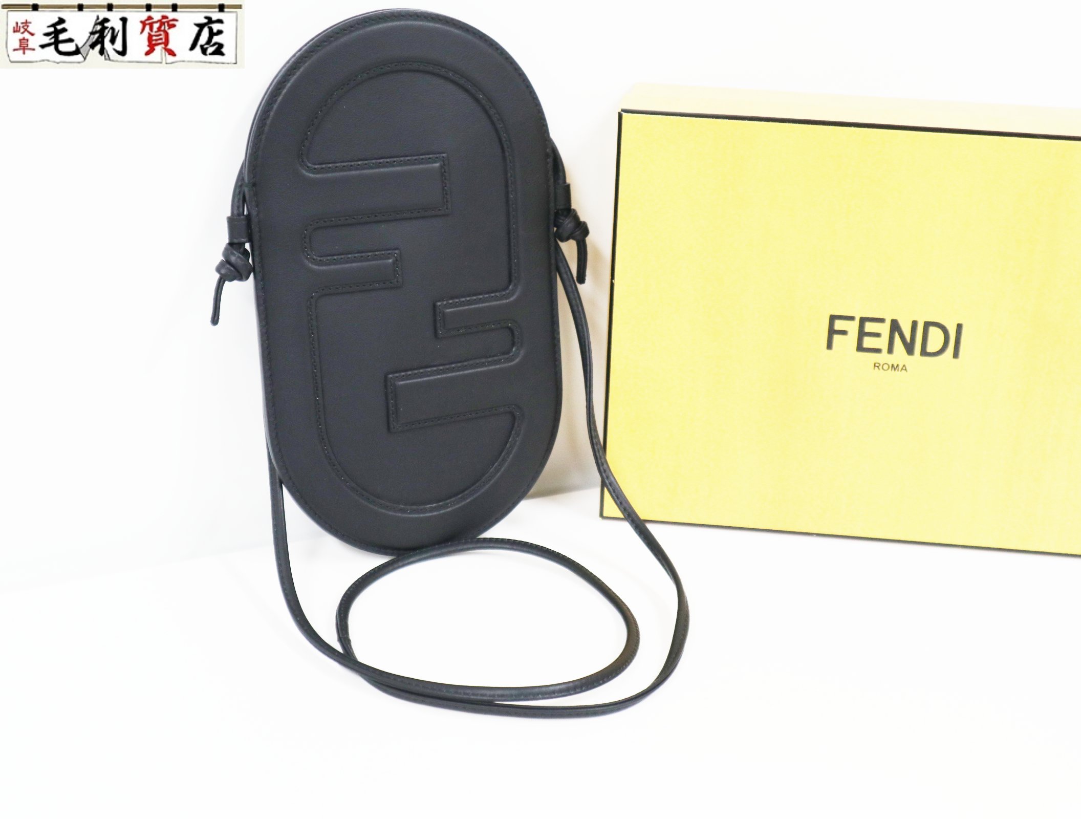 フェンディ FENDI フェンディ オーロック 携帯電話ポーチ ブラック レザー ポーチ 7AS055 極上美品 【中古】バッグのサムネイル