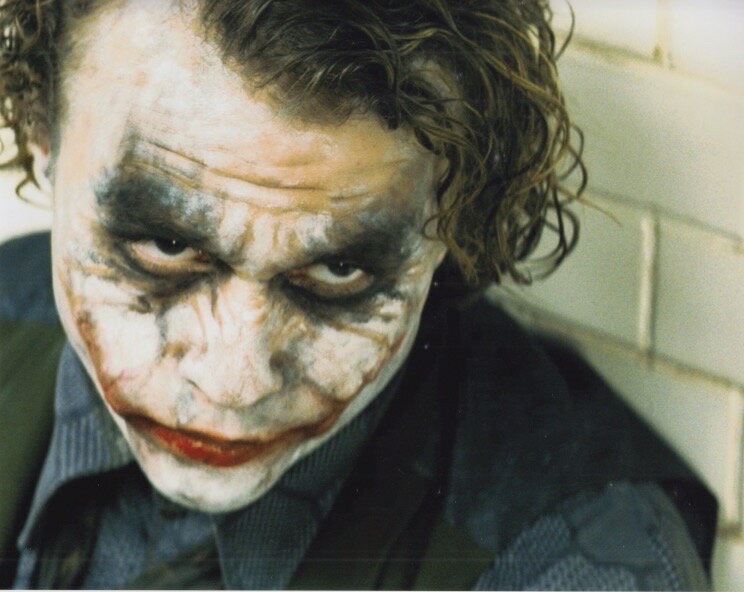 ダークナイト ヒースレジャー The Dark Knight Heath Ledger 映画 写真 輸入品 8x10インチサイズ 約20.3x25.4cm.