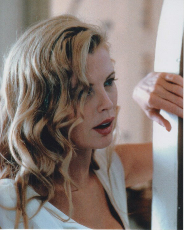 キムベイシンガー Kim Basinger 映画 写真 輸入品 8x10インチサイズ 約20.3x25.4cm
