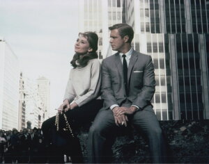 ティファニーで朝食を オードリーヘップバーン ジョージペパード Breakfast At Tiffanys, Audrey Hepburn George Peppard 映画 写真 輸入品 8x10インチサイズ 約20.3x25.4cm