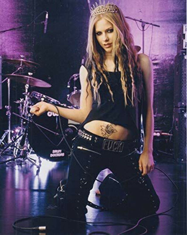 写真 (ポスター並みサイズ) アヴリルラヴィーン Avril Lavigne サイズ: 50.4 x 40.8 cm