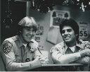白バイ野郎ジョン&パンチ Chips Larry Wilcox & Erik Estrada 映画 写真 輸入品 8x10インチサイズ 約20.3x25.4cm